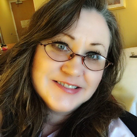 Meet your Posher, Angie - Picture 1 of 1
